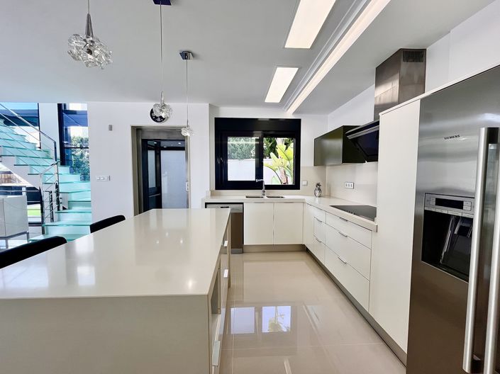 Image No.6-5 Bed Villa for sale