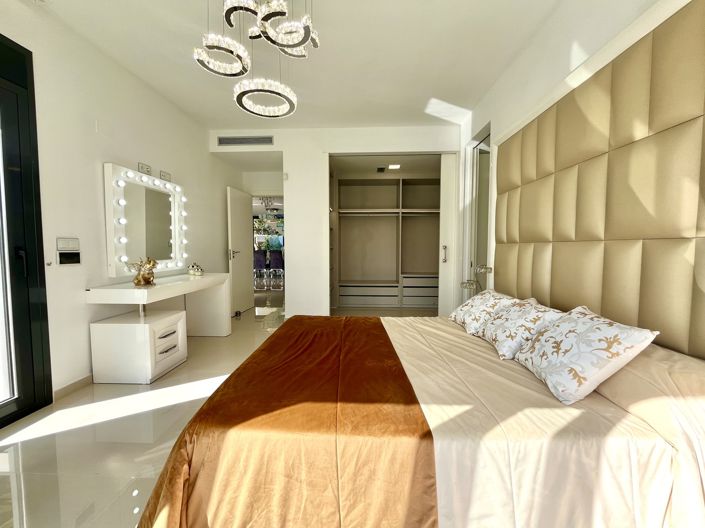 Image No.9-5 Bed Villa for sale