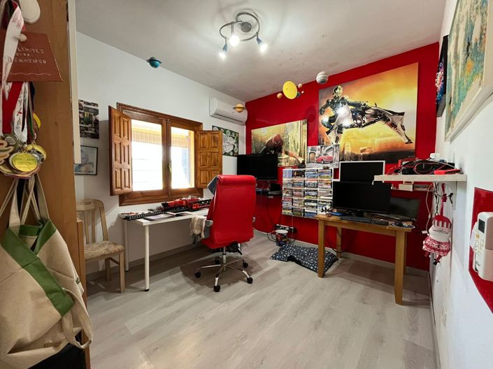 Image No.18-6 Bed Villa for sale