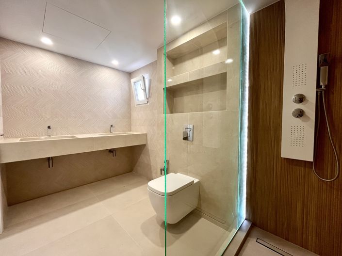 Image No.10-6 Bed Villa for sale