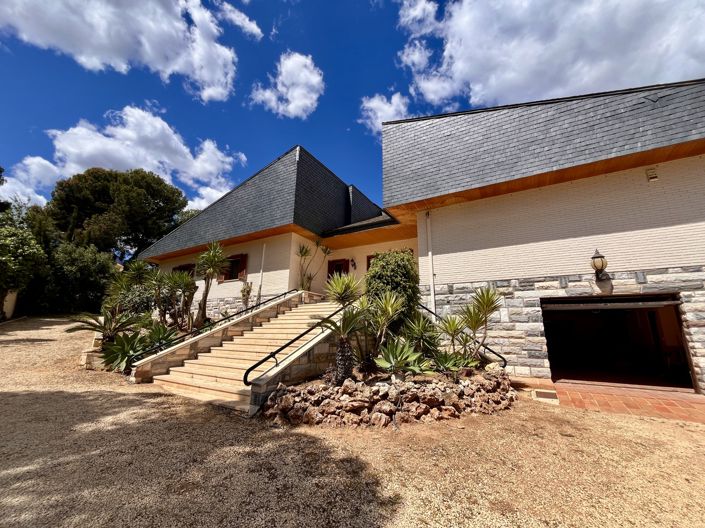 Image No.3-4 Bed Villa for sale