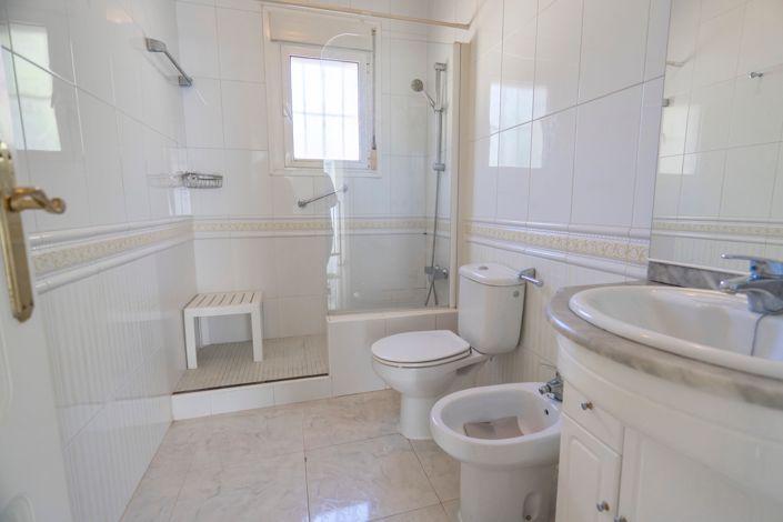 Image No.20-4 Bed Villa for sale