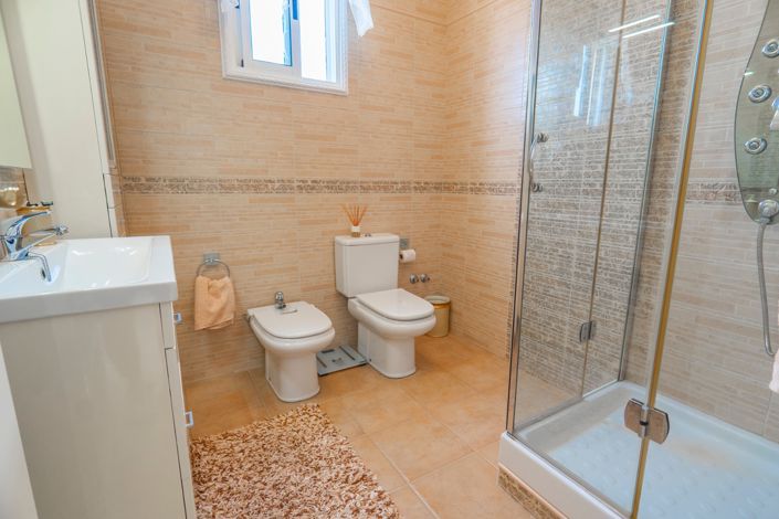 Image No.27-5 Bed Villa for sale