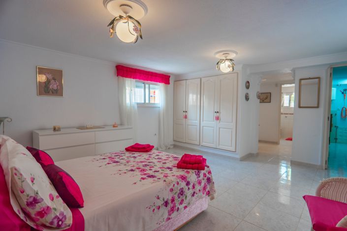 Image No.37-5 Bed Villa for sale