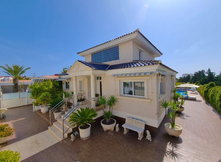 Image No.2-5 Bed Villa for sale