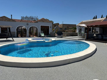 Villa de 5 chambres à vendre à Jacarilla