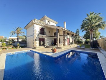 4 Bed Villa for sale