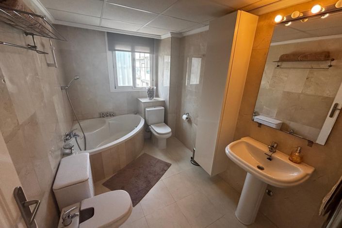 Image No.30-2 Bed Property for sale