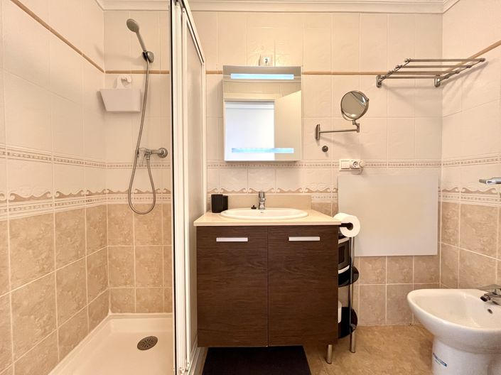 Image No.16-2 Bed Property for sale