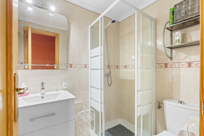 Image No.11-2 Bed Property for sale