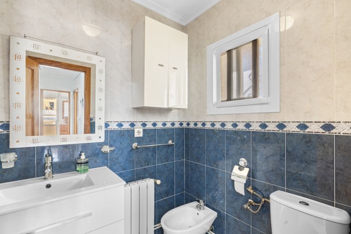 Image No.21-2 Bed Property for sale