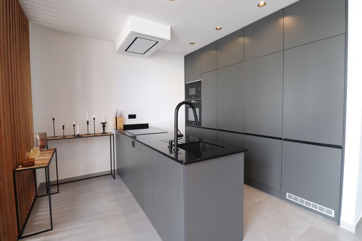 Image No.12-3 Bed Property for sale