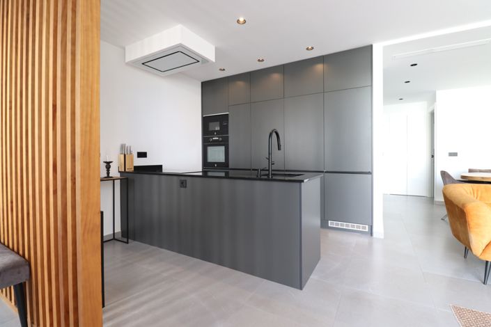 Image No.15-3 Bed Property for sale