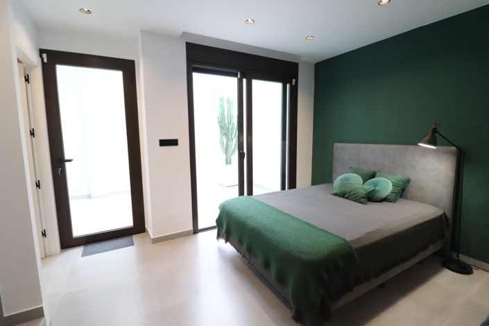 Image No.17-3 Bed Property for sale