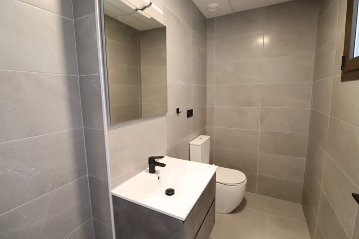 Image No.24-3 Bed Property for sale