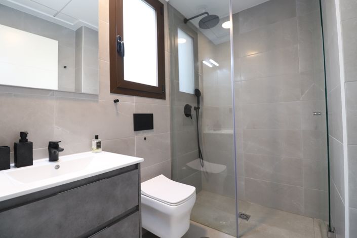 Image No.28-3 Bed Property for sale