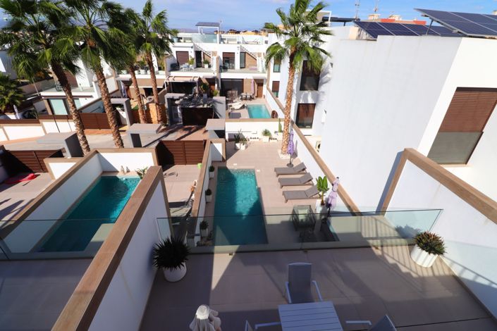 Image No.38-3 Bed Property for sale