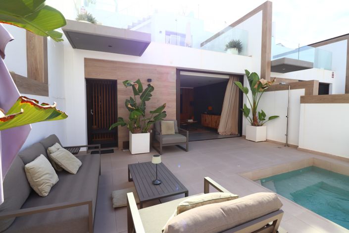 Image No.8-3 Bed Property for sale