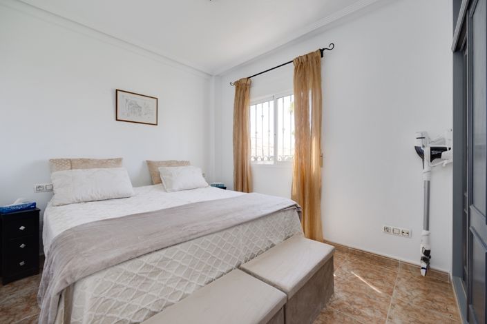 Image No.33-2 Bed Property for sale