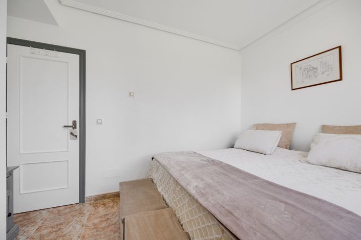 Image No.34-2 Bed Property for sale