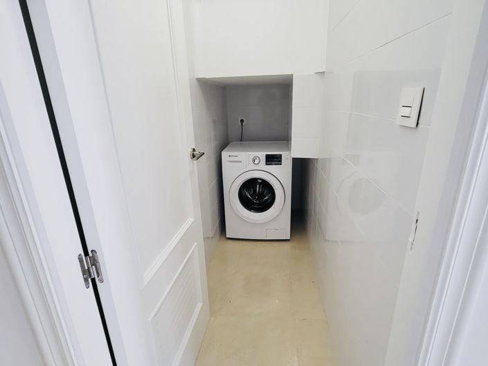 Image No.17-3 Bed Property for sale