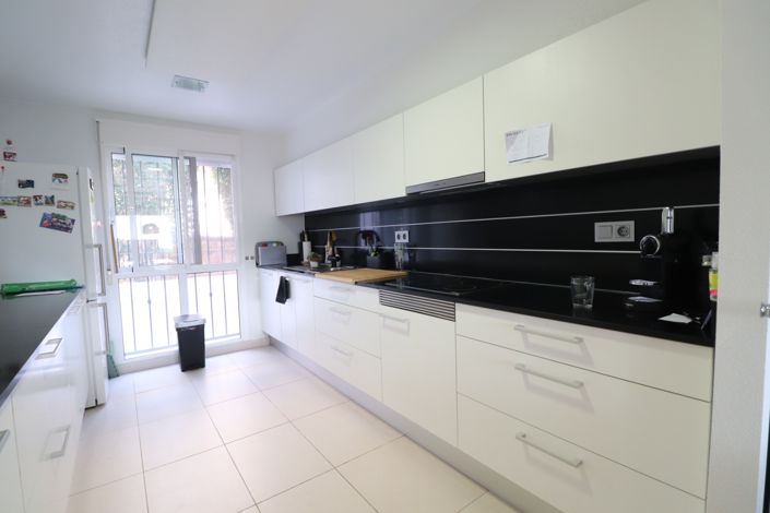 Image No.10-3 Bed Property for sale