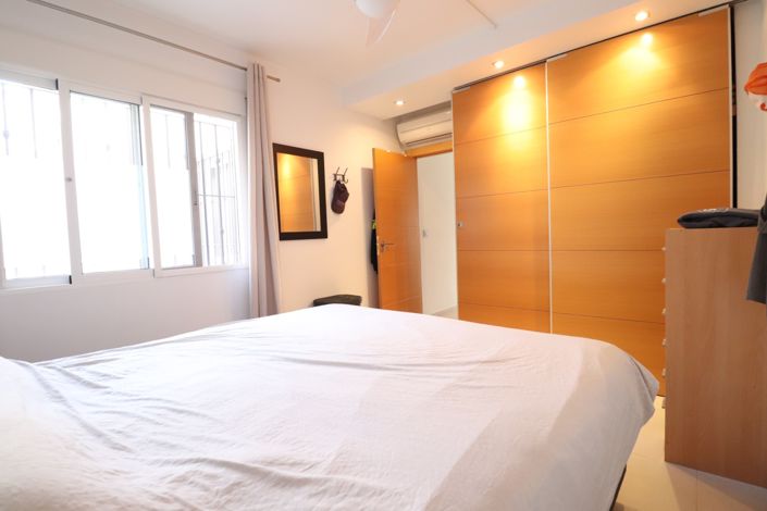 Image No.15-3 Bed Property for sale