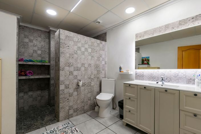 Image No.16-3 Bed Property for sale