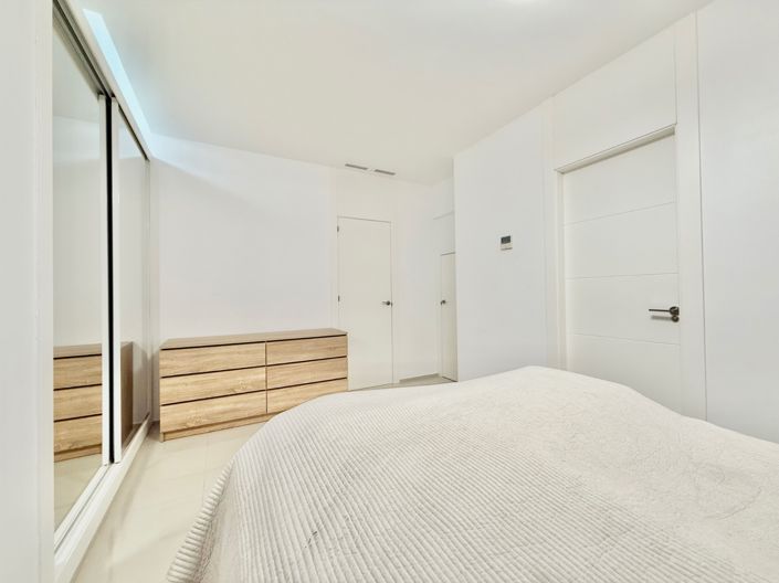 Image No.19-3 Bed Property for sale