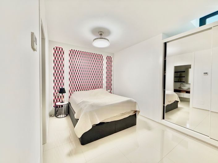 Image No.21-3 Bed Property for sale