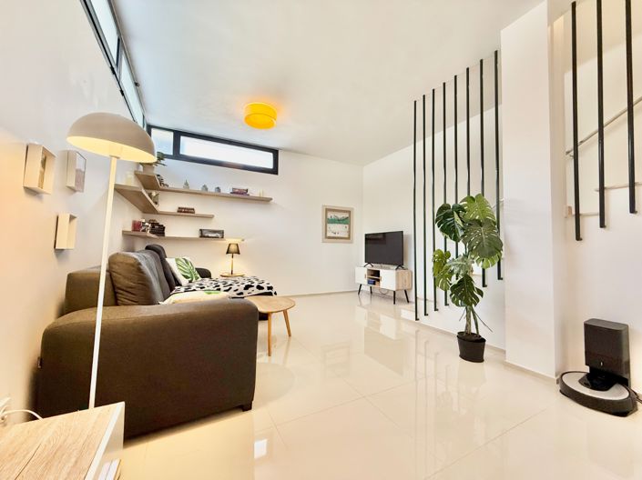 Image No.24-3 Bed Property for sale