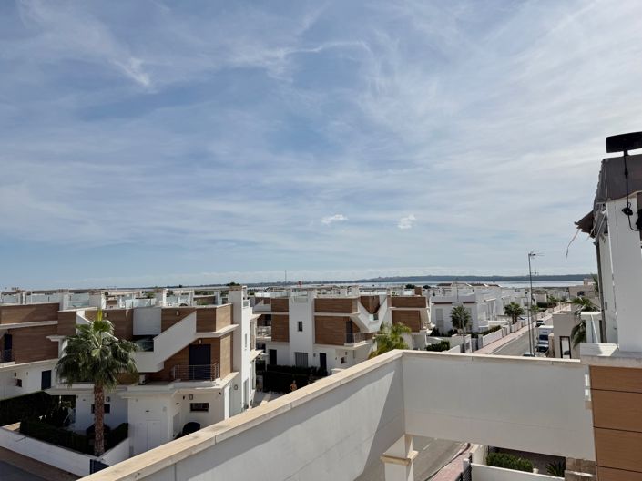 Image No.27-3 Bed Property for sale