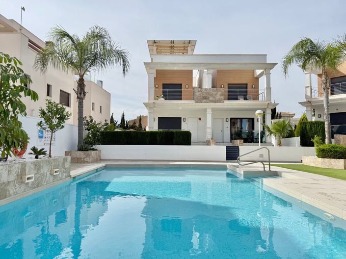 Image No.3-3 Bed Property for sale