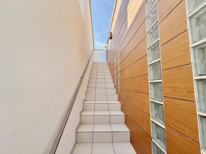 Image No.31-3 Bed Property for sale