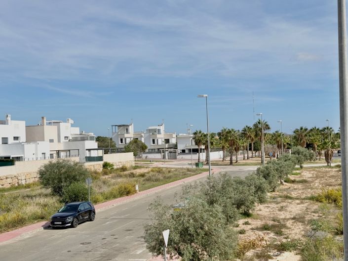 Image No.32-3 Bed Property for sale