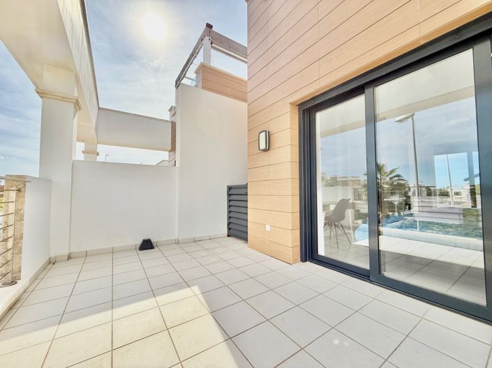 Image No.33-3 Bed Property for sale