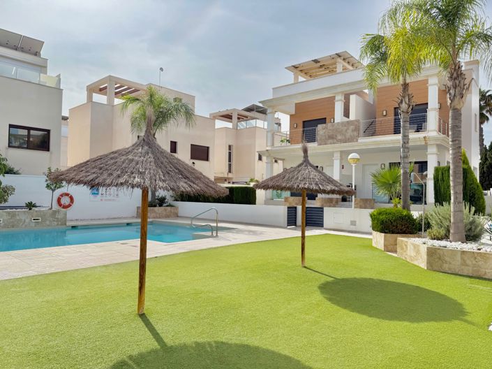 Image No.4-3 Bed Property for sale