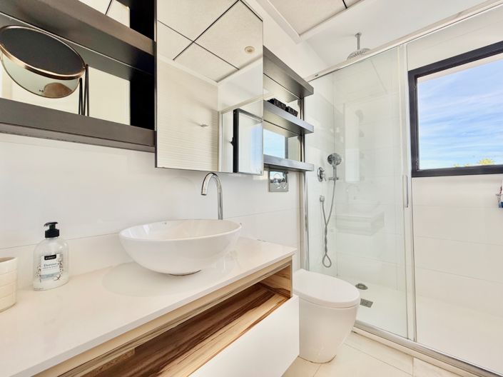 Image No.41-3 Bed Property for sale