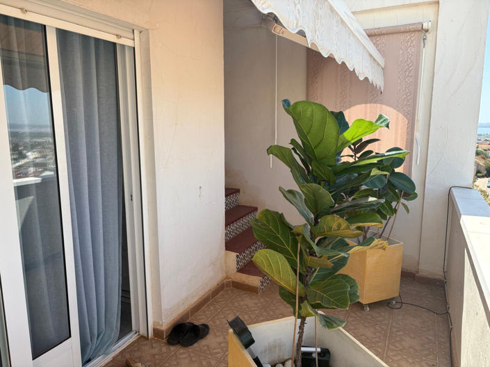 Image No.17-2 Bed Property for sale