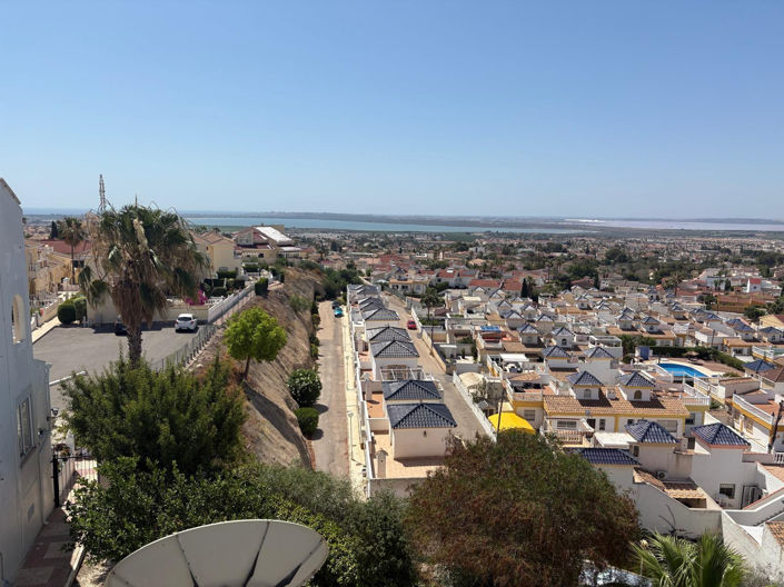 Image No.21-2 Bed Property for sale