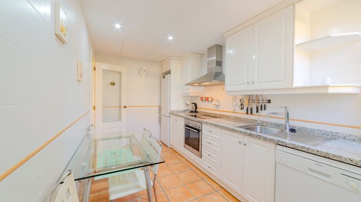 Image No.25-3 Bed Property for sale