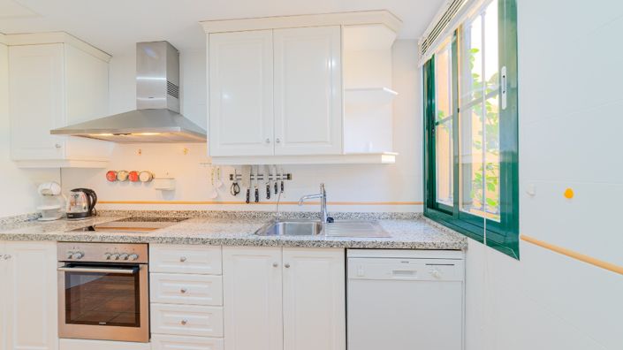 Image No.26-3 Bed Property for sale