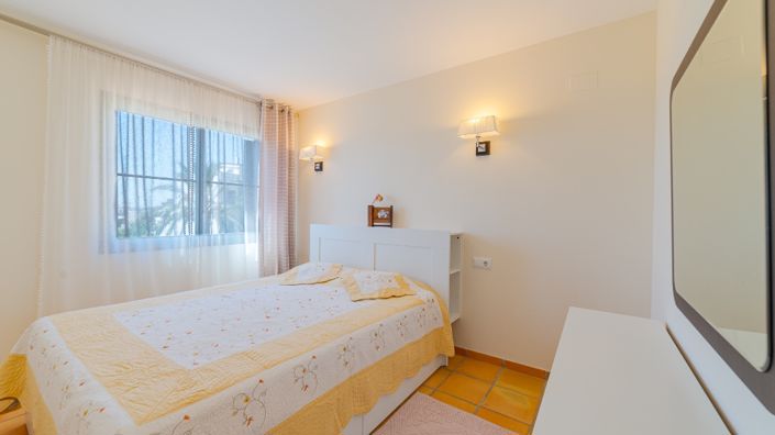 Image No.40-3 Bed Property for sale