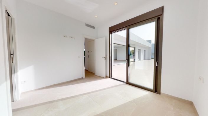 Image No.15-3 Bed Villa for sale