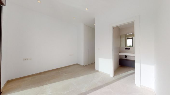 Image No.18-3 Bed Villa for sale