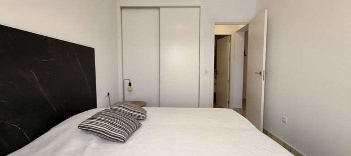 Image No.18-2 Bed Property for sale