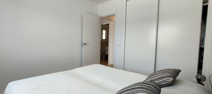 Image No.21-2 Bed Property for sale