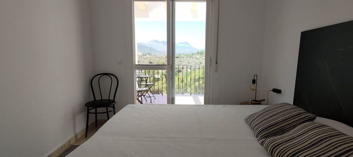 Image No.7-2 Bed Property for sale