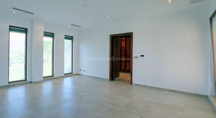 Image No.18-6 Bed Villa for sale
