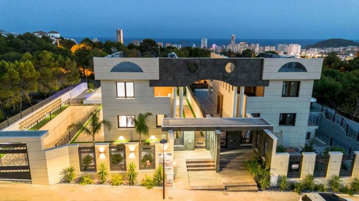 Image No.1-4 Bed Villa for sale